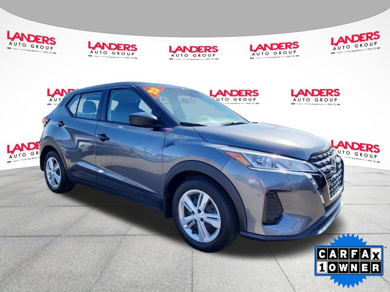 Used 2023 Nissan Kicks S image 1