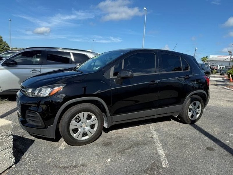 Used 2019 Chevrolet Trax LS image 1