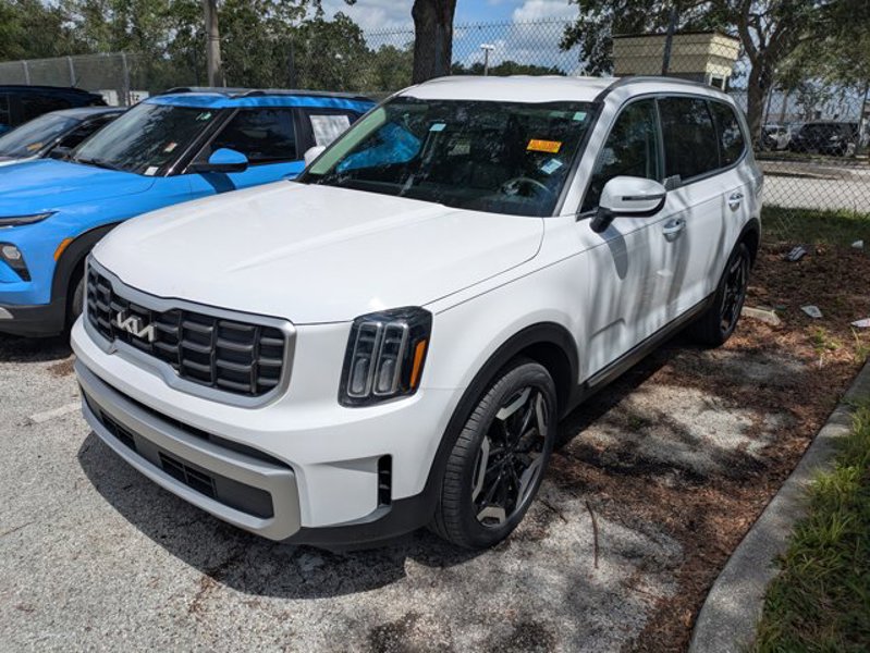 Certified 2023 Kia Telluride S image 1