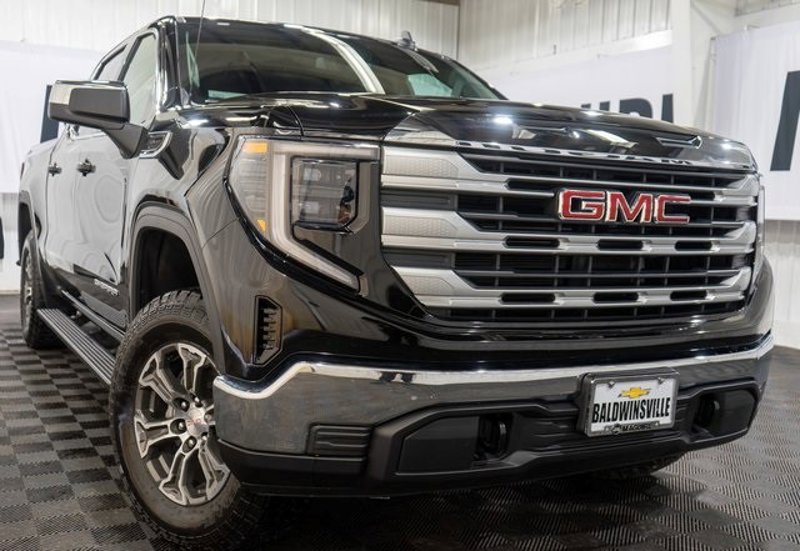 Certified 2024 GMC Sierra 1500 SLE image 1