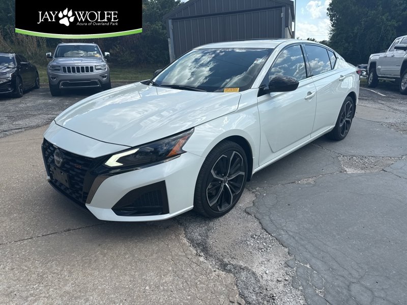 Used 2023 Nissan Altima 2.5 SR image 1