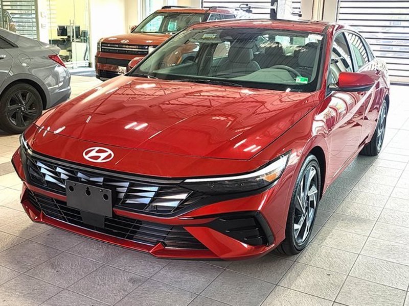 Certified 2025 Hyundai Elantra SEL image 1