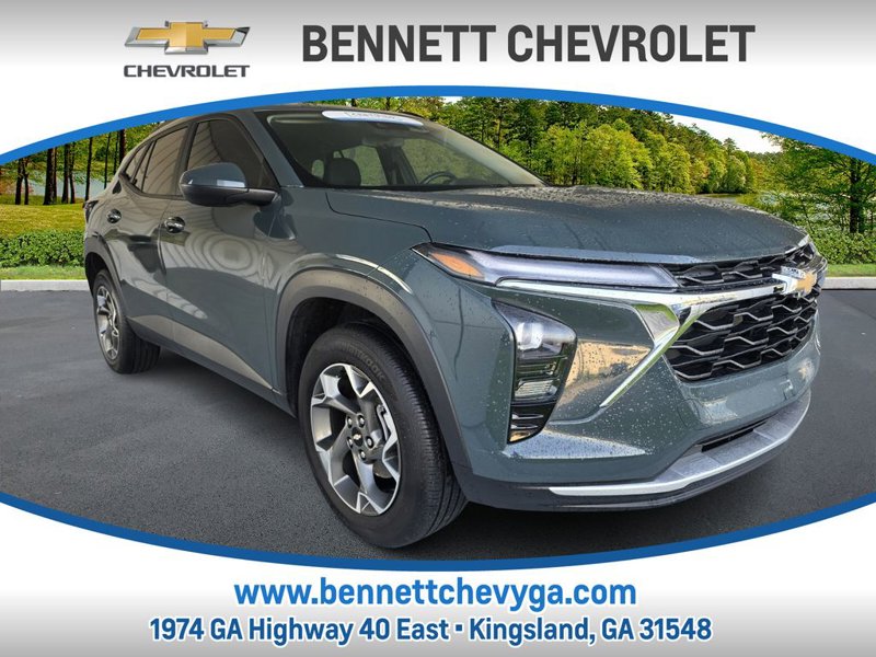Certified 2025 Chevrolet Trax LT w/ Driver Confidence Package image 1