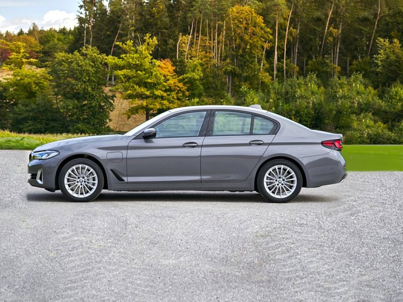 Used 2023 BMW 530e image 1