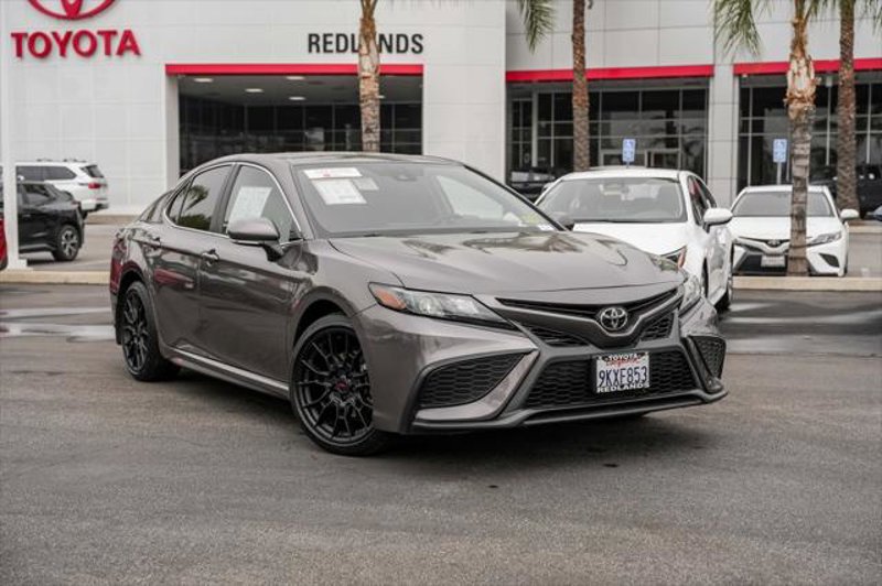 Certified 2024 Toyota Camry SE image 1