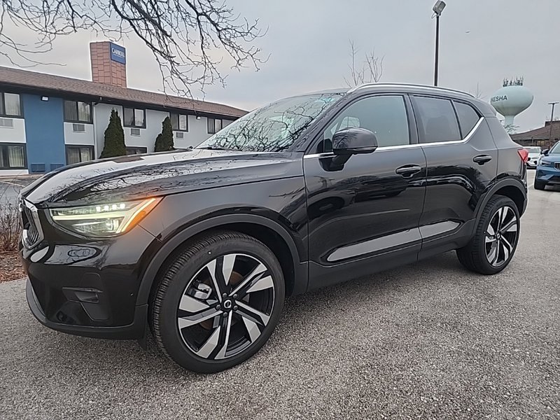 Certified 2024 Volvo XC40 B5 Plus w/ Climate Package image 1