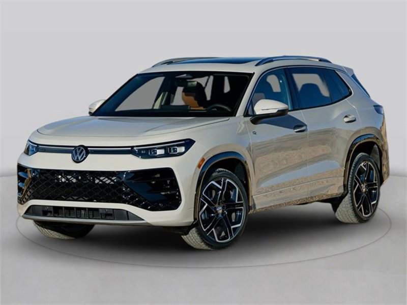 New 2025 Volkswagen Tiguan SE image 1
