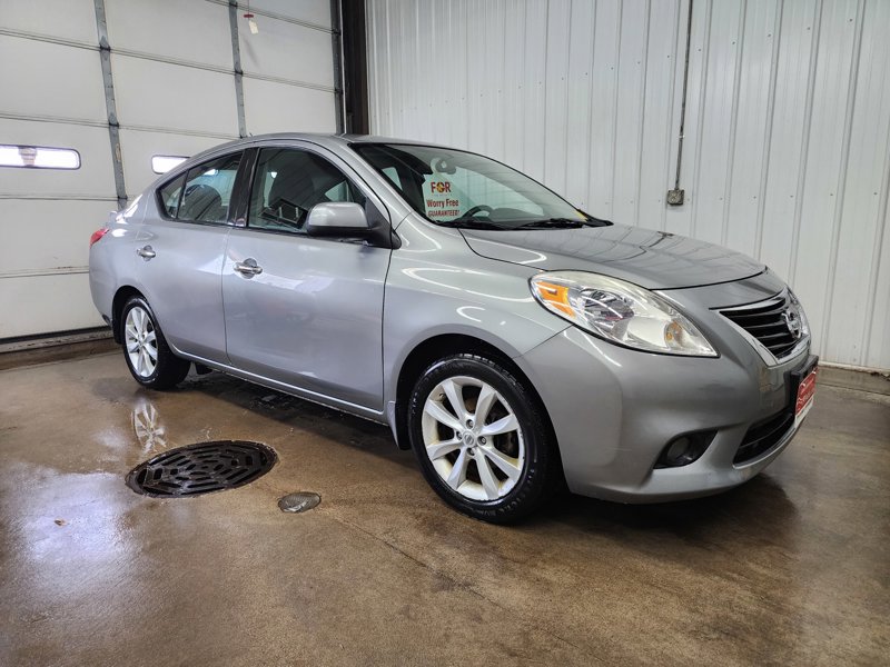 Used 2014 Nissan Versa w/ Tech Package image 1