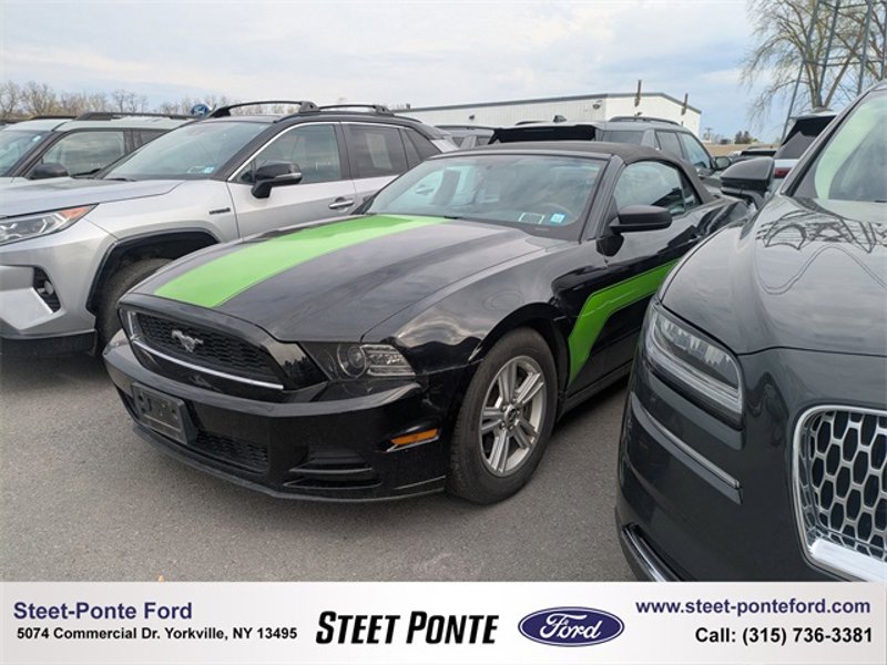 Used 2014 Ford Mustang Convertible image 1