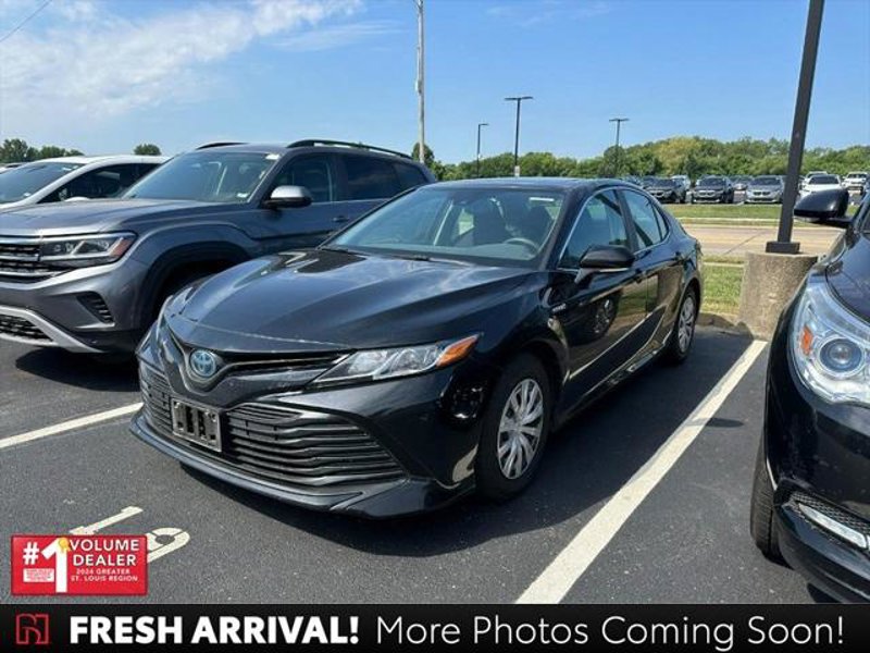 Certified 2020 Toyota Camry LE image 1