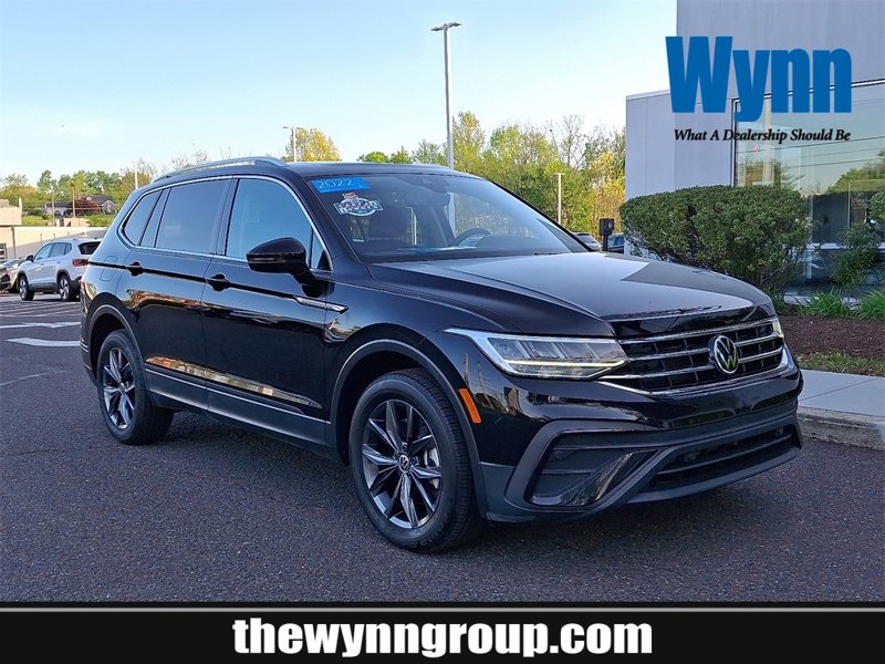 Certified 2022 Volkswagen Tiguan SE image 1