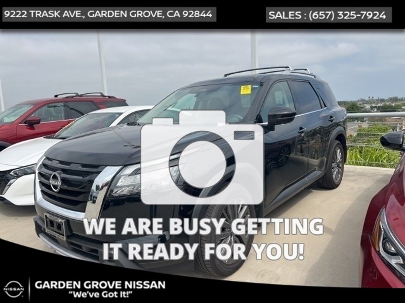 Certified 2025 Nissan Pathfinder SL w/ SL Premium Package image 1