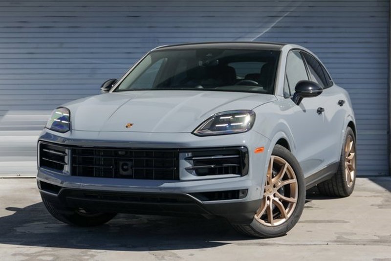Certified 2024 Porsche Cayenne Coupe image 1