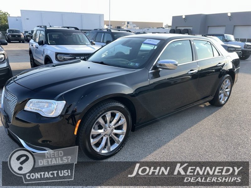 Used 2018 Chrysler 300 Touring L image 1