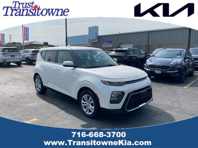 Certified 2022 Kia Soul LX image 1