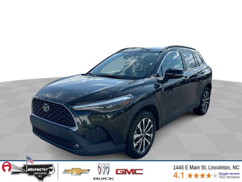 Used 2023 Toyota Corolla Cross XLE image 1