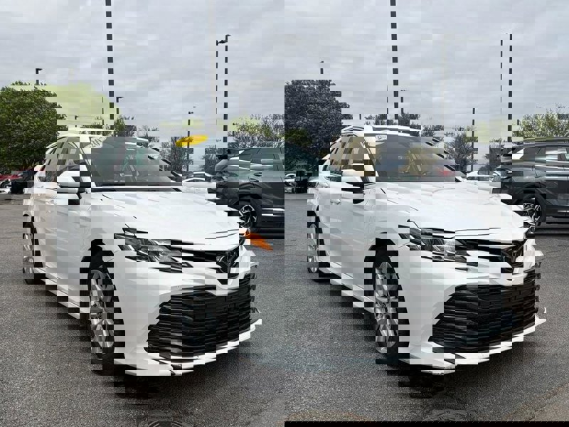 Used 2020 Toyota Camry LE image 1