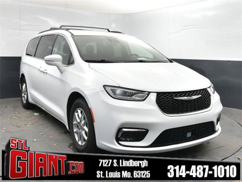 Certified 2022 Chrysler Pacifica Touring-L image 1