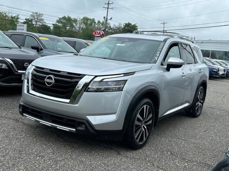 Certified 2023 Nissan Pathfinder Platinum image 1