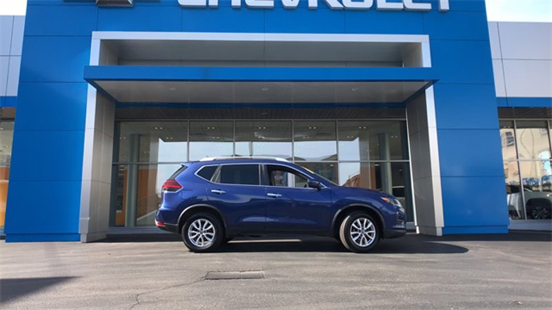 Used 2019 Nissan Rogue SV image 1