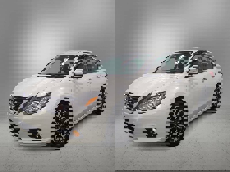 Used 2016 Nissan Altima 2.5 SV image 1
