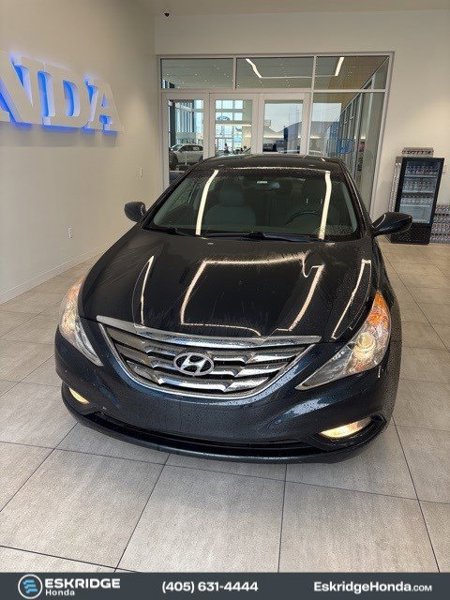 Used 2013 Hyundai Sonata SE image 1