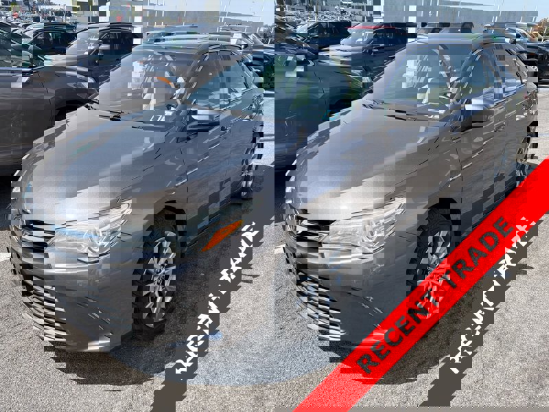 Used 2016 Toyota Camry XLE image 1