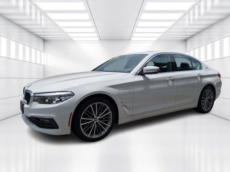 Used 2018 BMW 530e xDrive w/ Premium Package 2 image 1