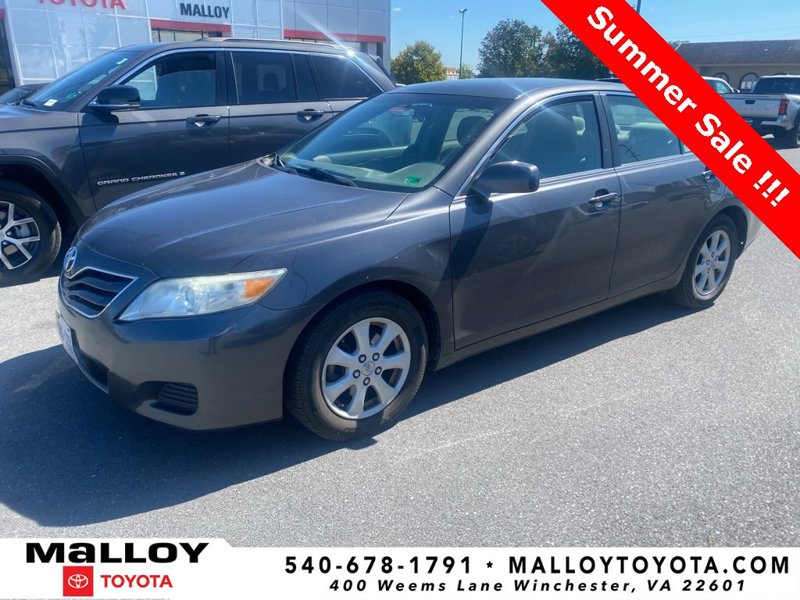 Used 2011 Toyota Camry LE image 1