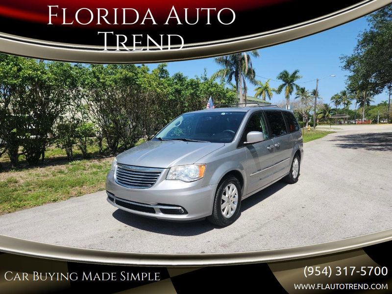 Used 2015 Chrysler Town & Country Touring image 1