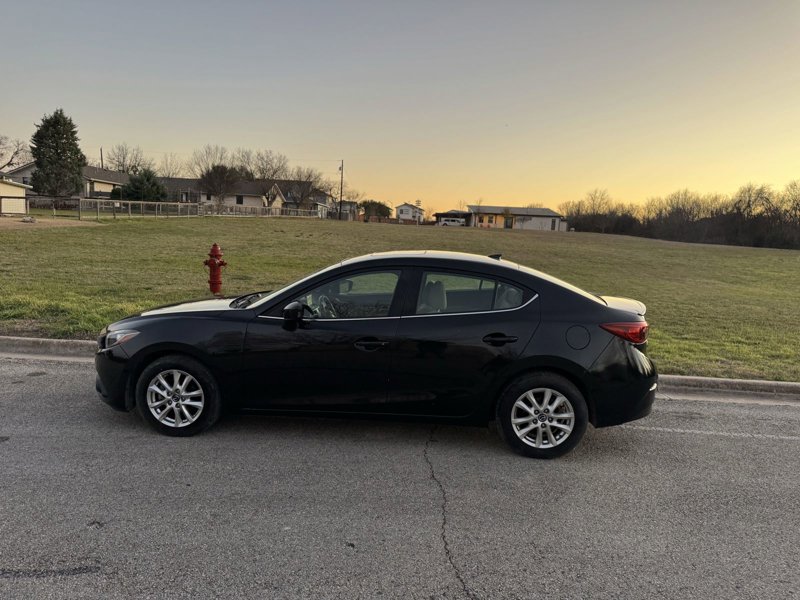 Used 2015 MAZDA MAZDA3 i Touring w/ Technology Package image 1