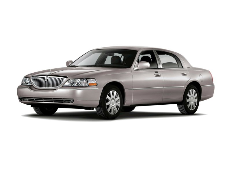 Used 2011 Lincoln Town Car Signature Limited image 1