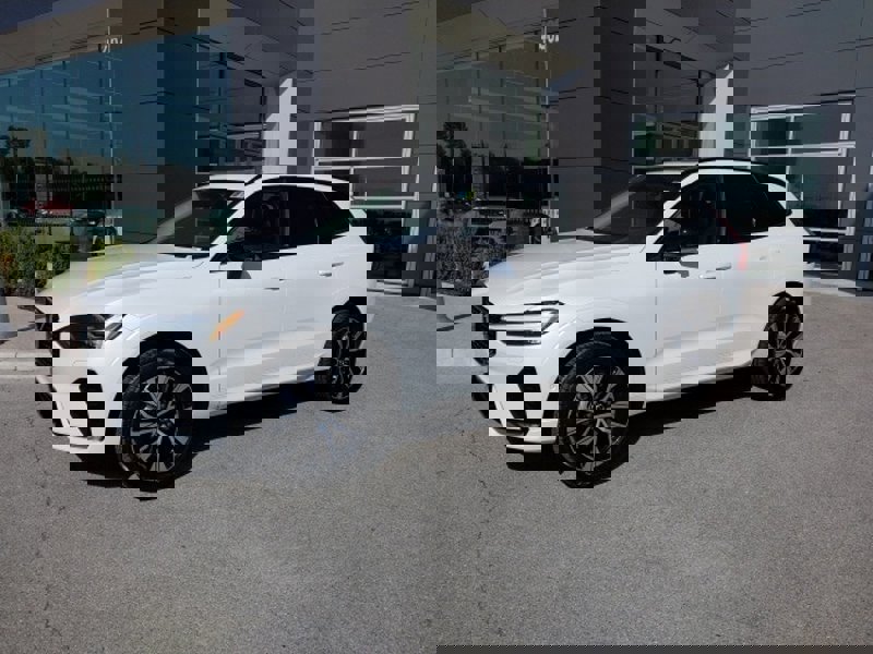 Certified 2025 Volvo XC60 B5 Plus image 1