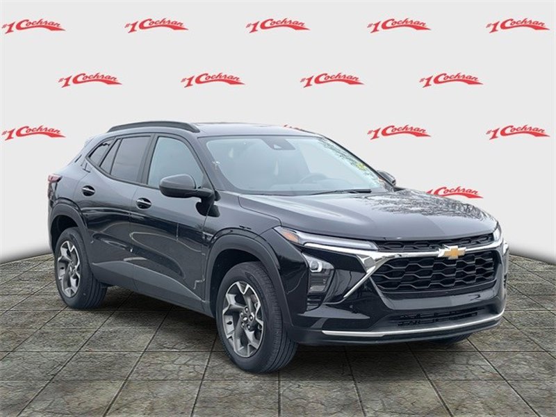 Certified 2024 Chevrolet Trax LT w/ Driver Confidence Package image 1