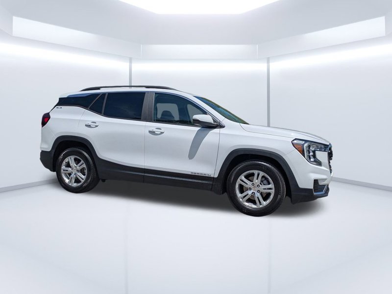 Used 2022 GMC Terrain SLE w/ Driver Convenience Package image 1
