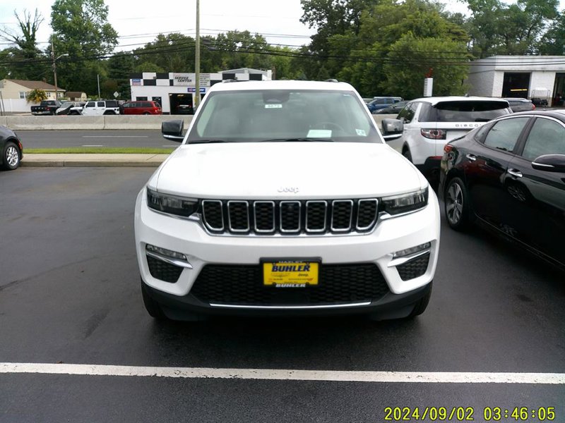 Certified 2022 Jeep Grand Cherokee Limited w/ Luxury Tech Group II image 1