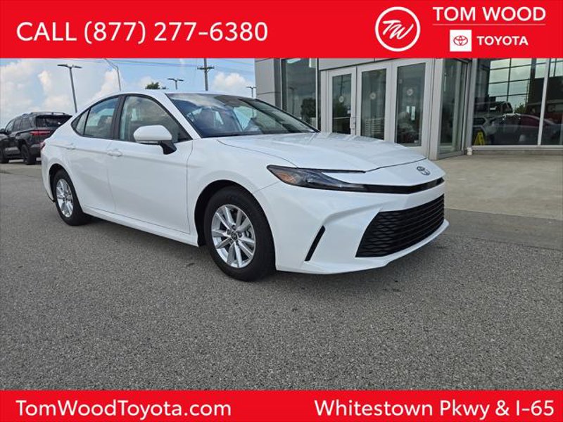 Certified 2025 Toyota Camry LE image 1