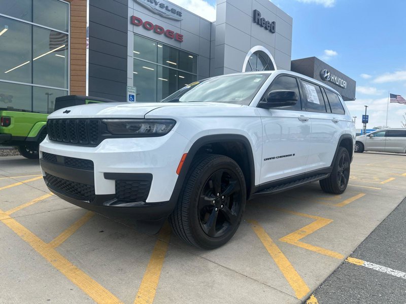 Certified 2024 Jeep Grand Cherokee L Altitude image 1