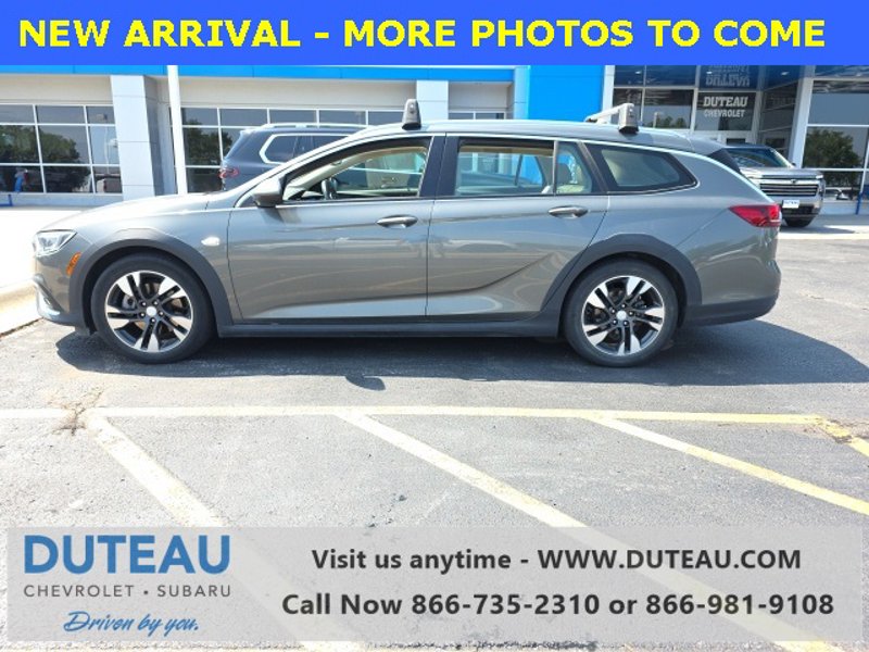 Used 2018 Buick Regal Essence w/ Driver Confidence Package #1 image 1