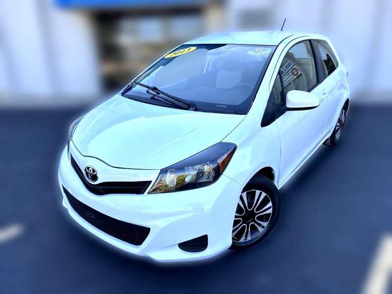 Used 2013 Toyota Yaris L image 1