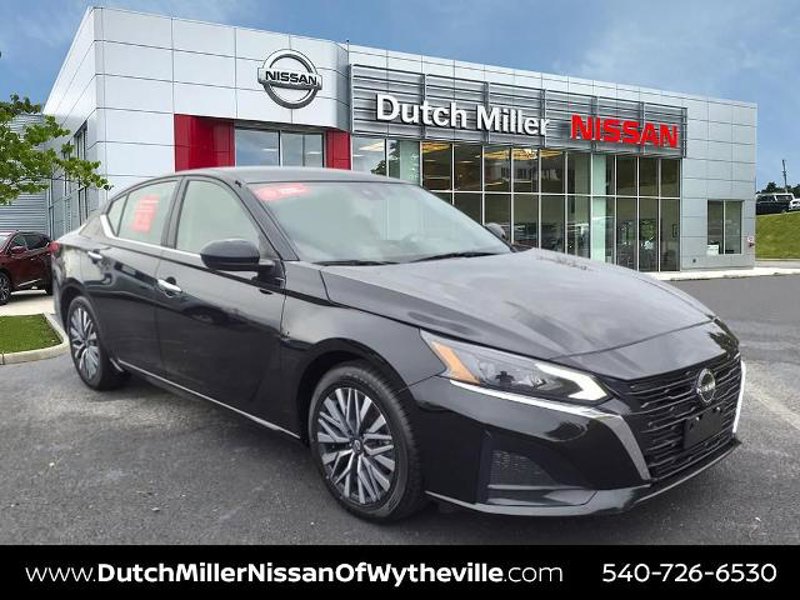 Certified 2023 Nissan Altima 2.5 SV image 1