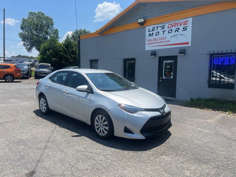 Used 2019 Toyota Corolla LE image 1