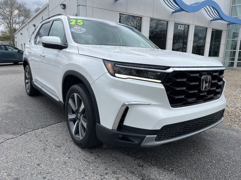 Certified 2025 Honda Pilot Touring image 1