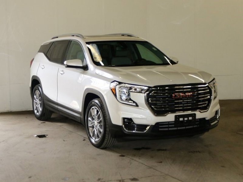 Certified 2022 GMC Terrain SLT w/ LPO, Floor Liner Package image 1