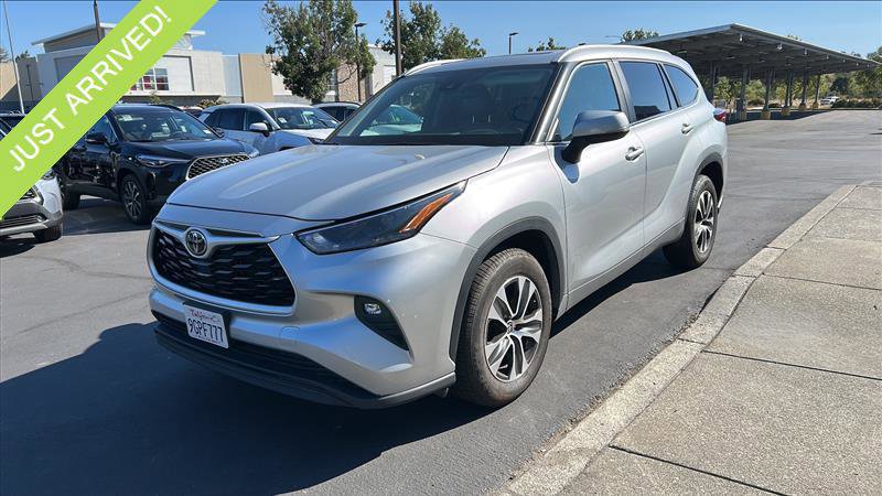 Certified 2023 Toyota Highlander XLE image 1