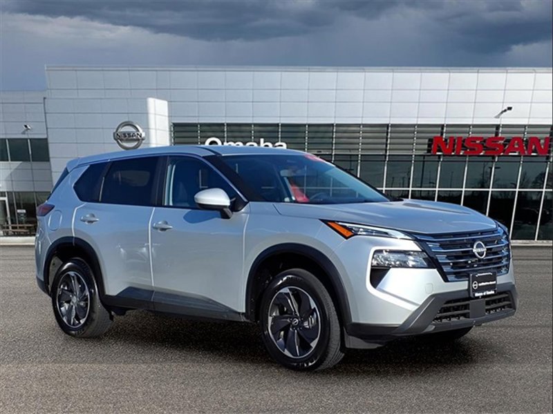 Certified 2025 Nissan Rogue SV image 1