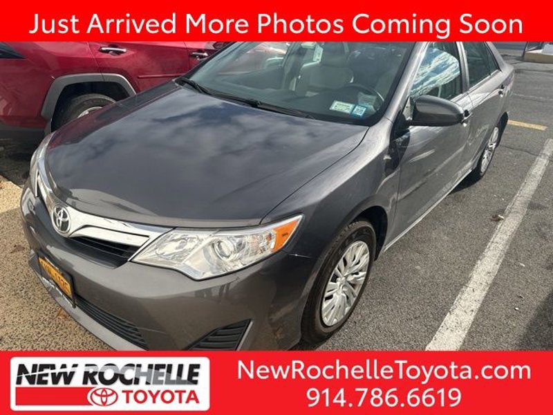 Used 2014 Toyota Camry LE image 1