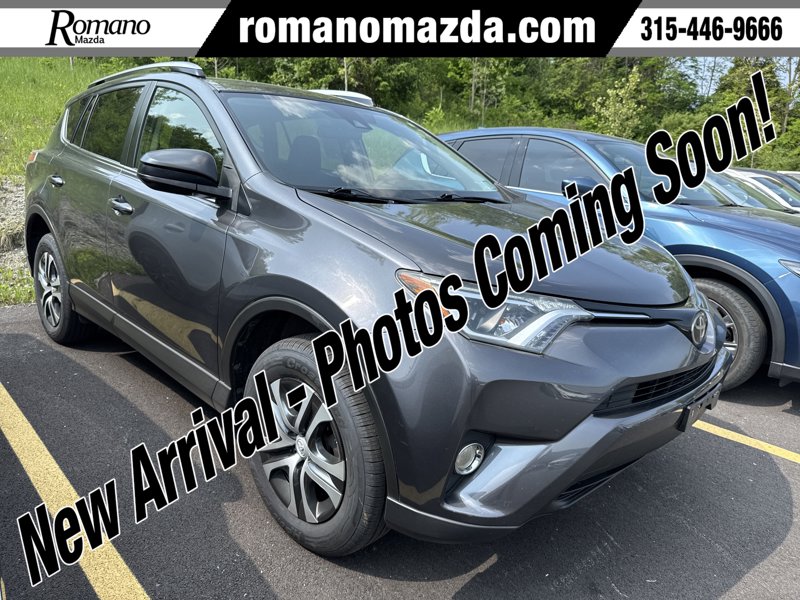 Used 2018 Toyota RAV4 LE image 1