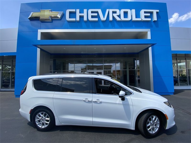 Used 2021 Chrysler Voyager Lxi image 1