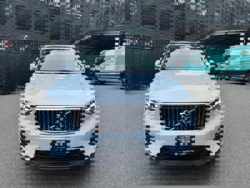 Certified 2025 Volvo XC40 B5 Core w/ Protection Package Premier image 1
